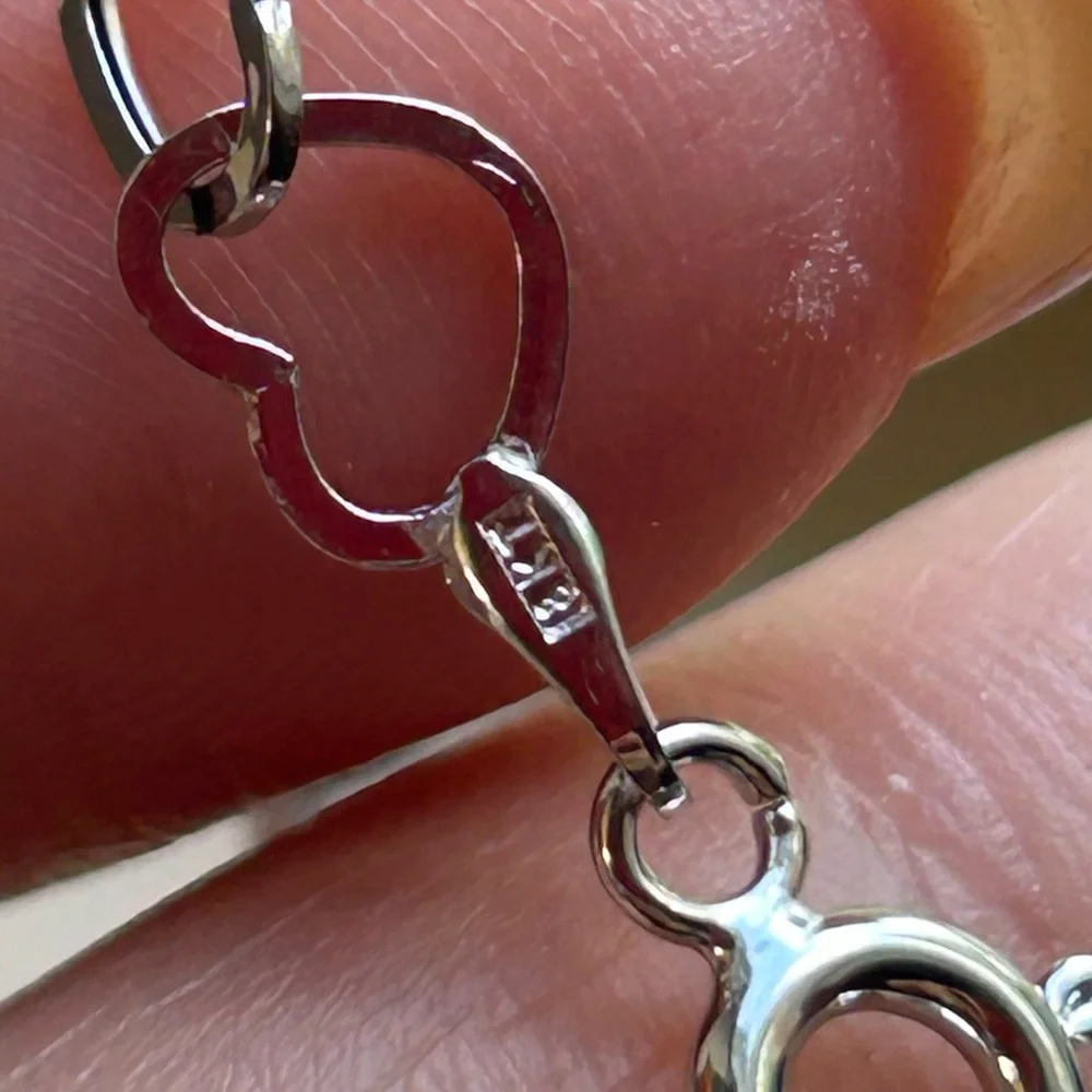 BRANDNEW 18 KARAT WHITE GOLD HEART CHAIN NECKLACE 20 INCHES - Picture 5 of 6